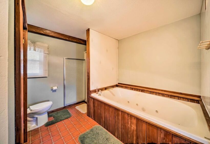 Rustic Iowa Cabin: 10 Mi To Maquoketa Caves