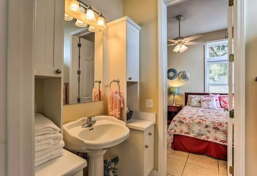 Santa Rosa Beach House W/ Spacious Deck