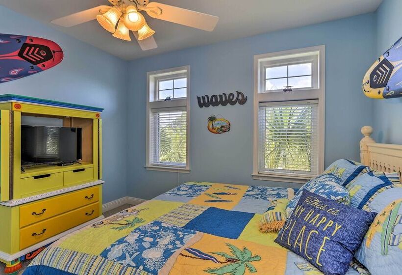 Santa Rosa Beach House W/ Spacious Deck