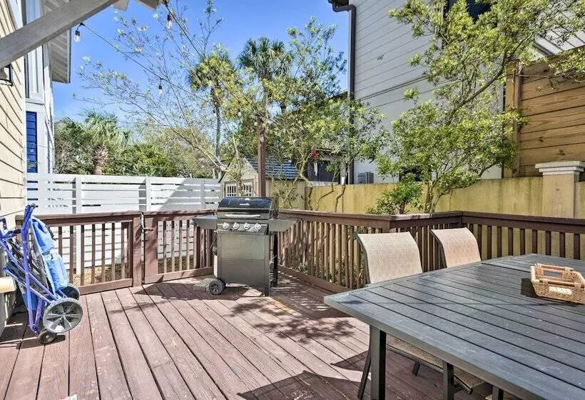 Santa Rosa Beach House W/ Spacious Deck