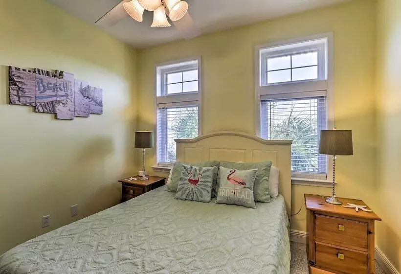 Santa Rosa Beach House W/ Spacious Deck