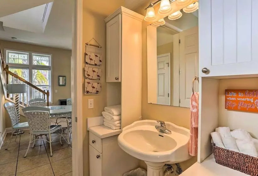 Santa Rosa Beach House W/ Spacious Deck