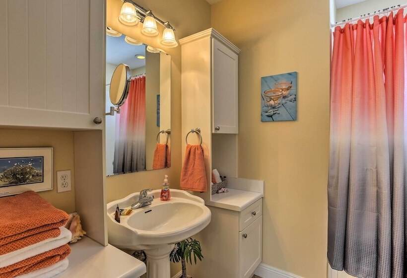 Santa Rosa Beach House W/ Spacious Deck