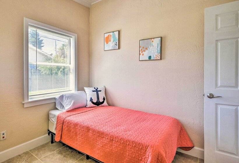 Single Story Ormond Beach Home, Walk To Water