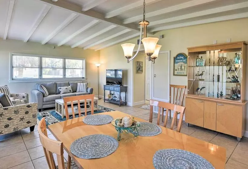 Single Story Ormond Beach Home, Walk To Water
