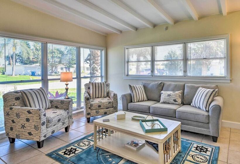 Single Story Ormond Beach Home, Walk To Water