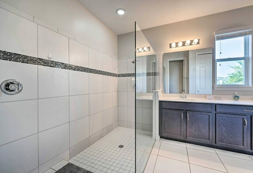 Spacious Home W/ Private Pool, 7 Mi To Disney