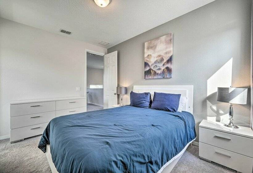 Spacious Home W/ Private Pool, 7 Mi To Disney