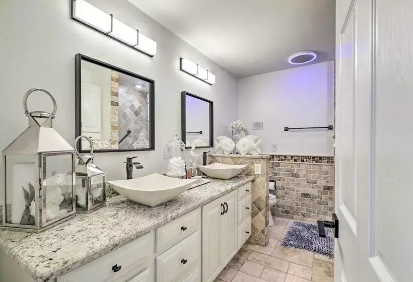 Stunning Tampa Oasis ~ 15 Mi From Downtown!