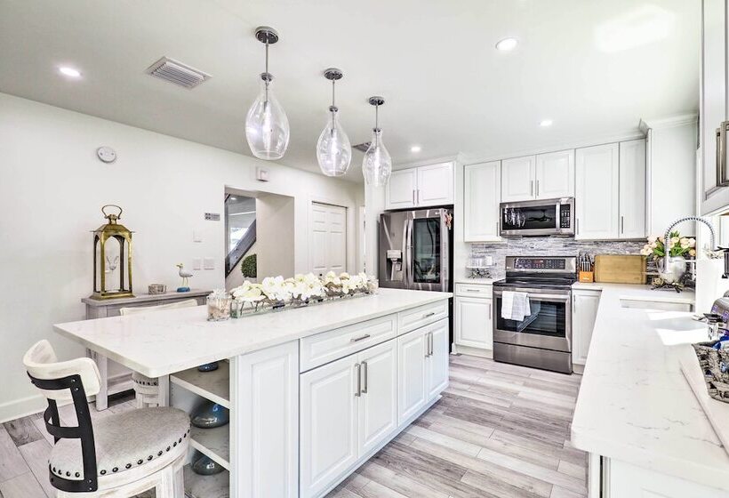 Stunning Tampa Oasis ~ 15 Mi From Downtown!