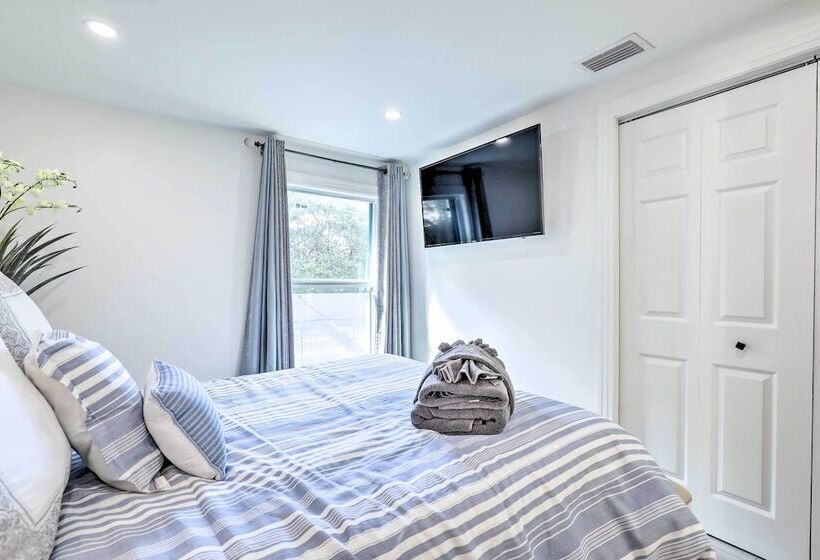 Stunning Tampa Oasis ~ 15 Mi From Downtown!