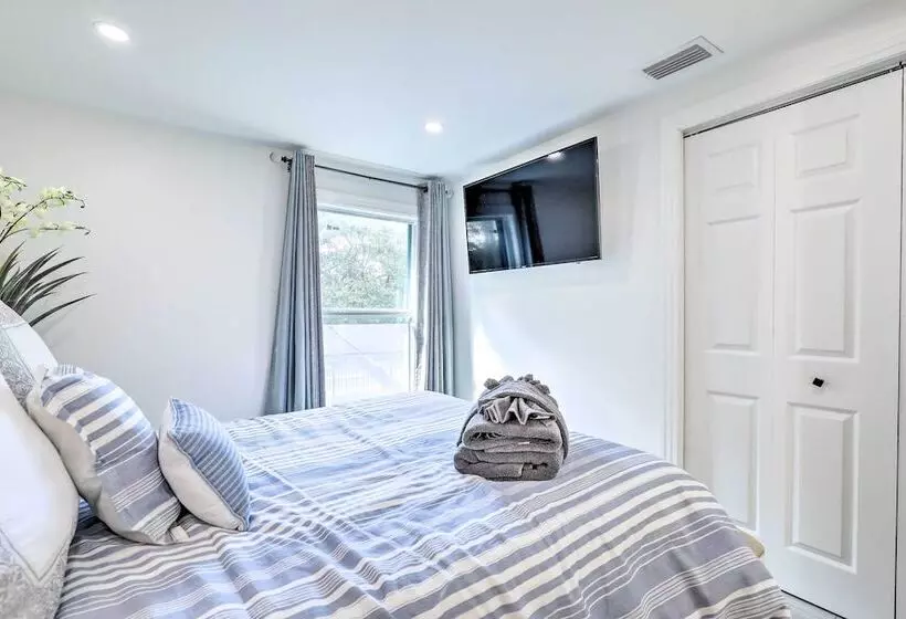 Stunning Tampa Oasis ~ 15 Mi From Downtown!