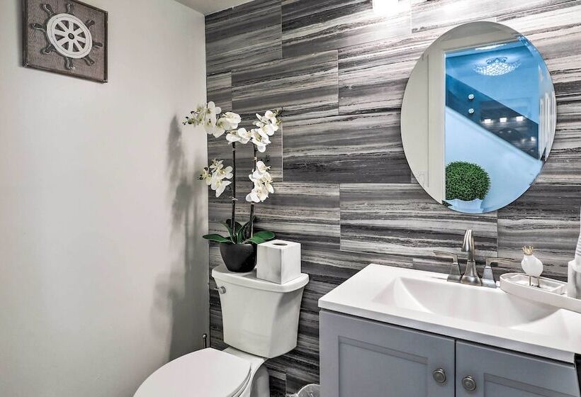 Stunning Tampa Oasis ~ 15 Mi From Downtown!