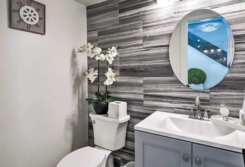 Stunning Tampa Oasis ~ 15 Mi From Downtown!