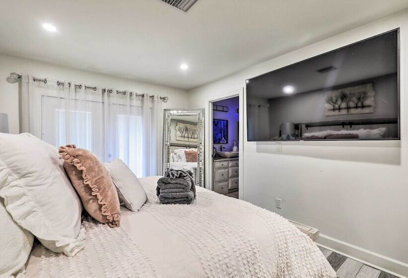 Stunning Tampa Oasis ~ 15 Mi From Downtown!