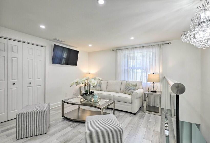 Stunning Tampa Oasis ~ 15 Mi From Downtown!