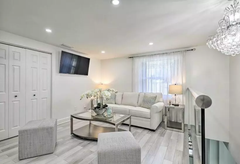 Stunning Tampa Oasis ~ 15 Mi From Downtown!