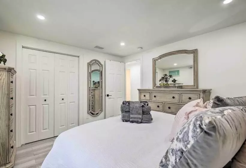 Stunning Tampa Oasis ~ 15 Mi From Downtown!