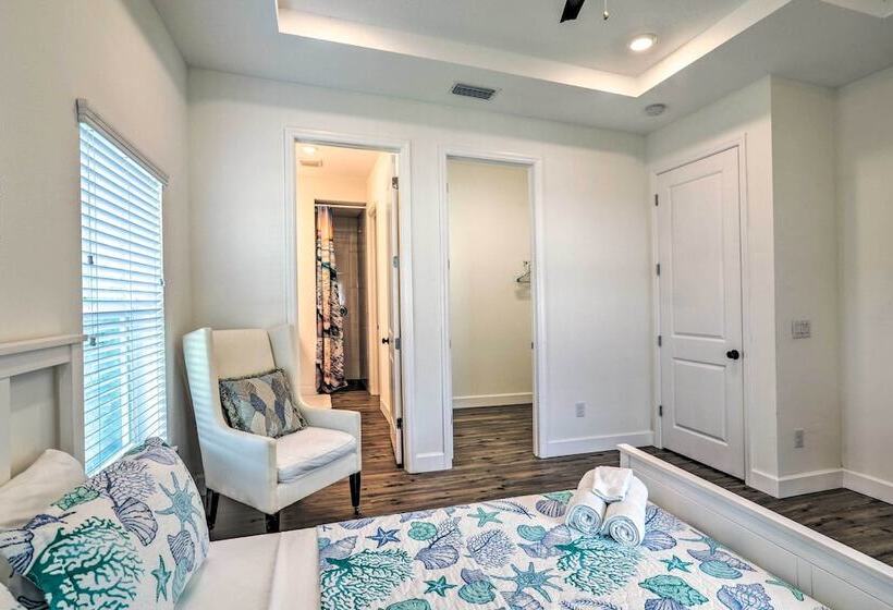 Family Friendly Tampa Home < 3 Mi To Ocean!