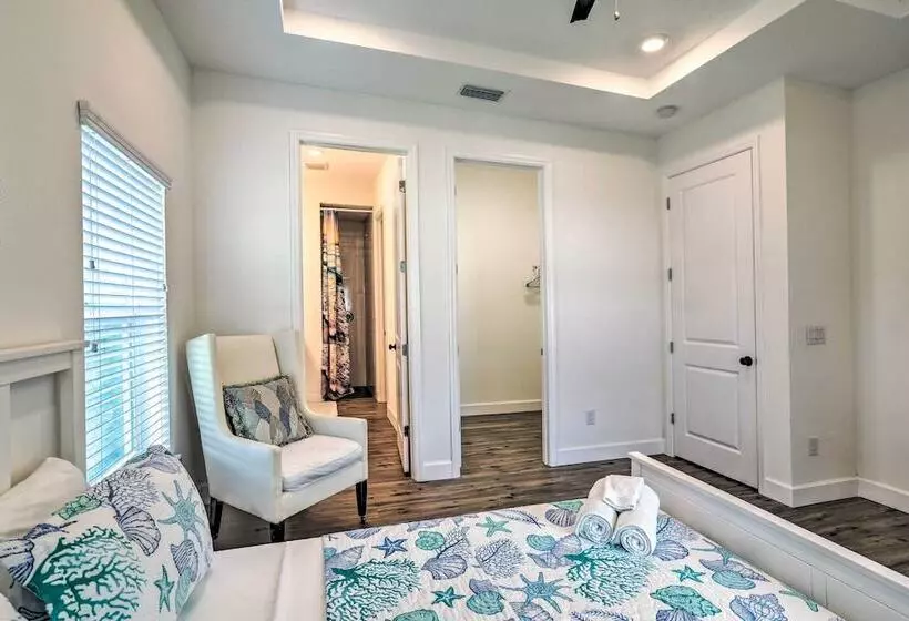 Family Friendly Tampa Home < 3 Mi To Ocean!