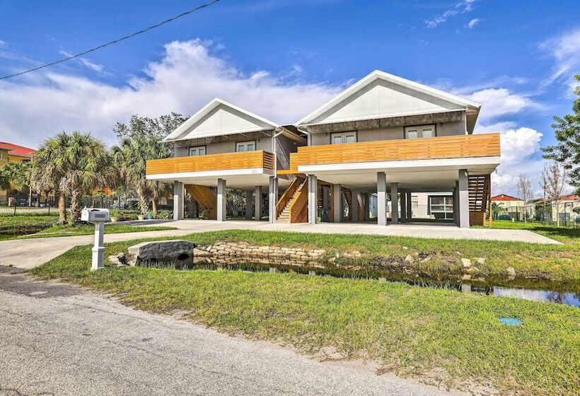 Family Friendly Tampa Home < 3 Mi To Ocean!