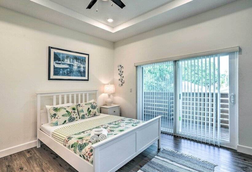 Family Friendly Tampa Home < 3 Mi To Ocean!