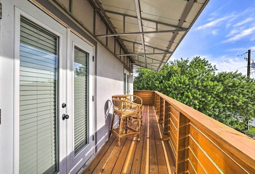 Family Friendly Tampa Home < 3 Mi To Ocean!