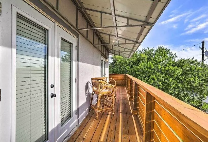 Family Friendly Tampa Home < 3 Mi To Ocean!