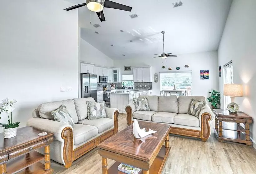 Family Friendly Tampa Home < 3 Mi To Ocean!