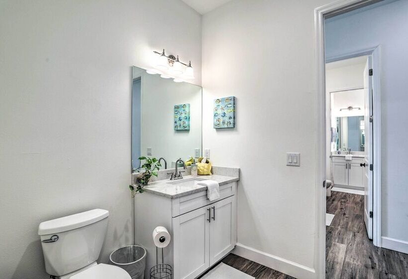 Family Friendly Tampa Home < 3 Mi To Ocean!