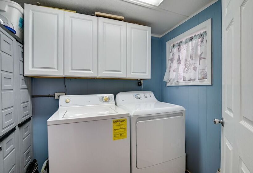 Walk To Ocean: Surfside Beach Home W/ Pool Access