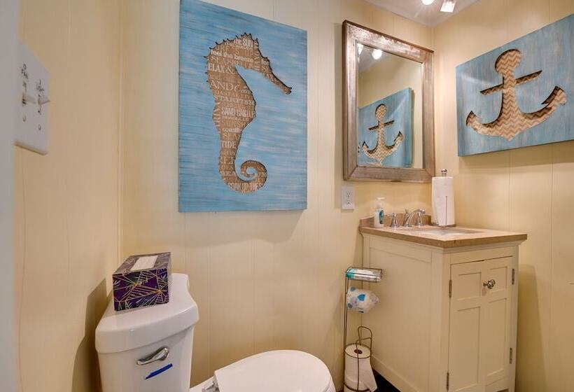 Walk To Ocean: Surfside Beach Home W/ Pool Access