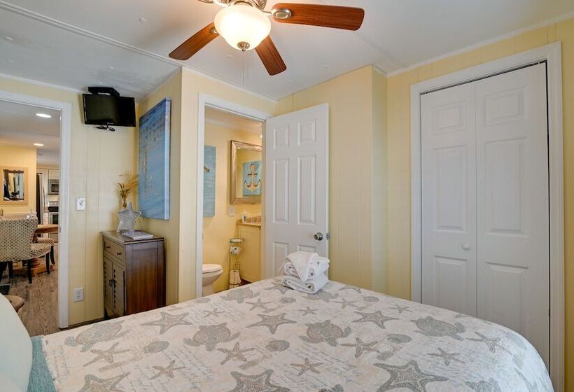 Walk To Ocean: Surfside Beach Home W/ Pool Access