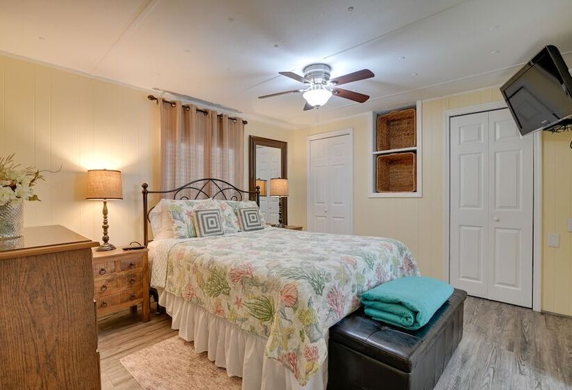 Walk To Ocean: Surfside Beach Home W/ Pool Access