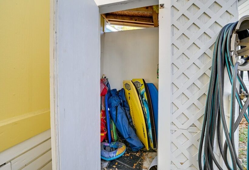 Walk To Ocean: Surfside Beach Home W/ Pool Access