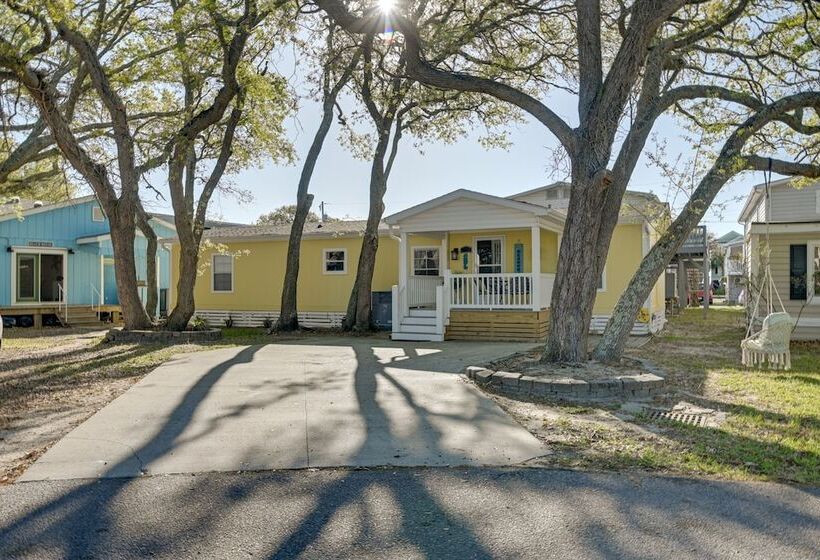 Walk To Ocean: Surfside Beach Home W/ Pool Access