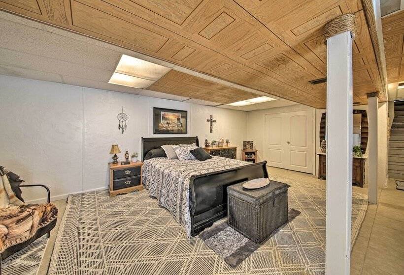 Traditional Country Home In De Soto W/ Yard!