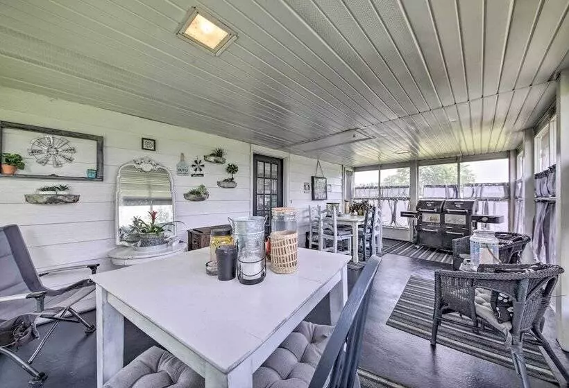 Traditional Country Home In De Soto W/ Yard!