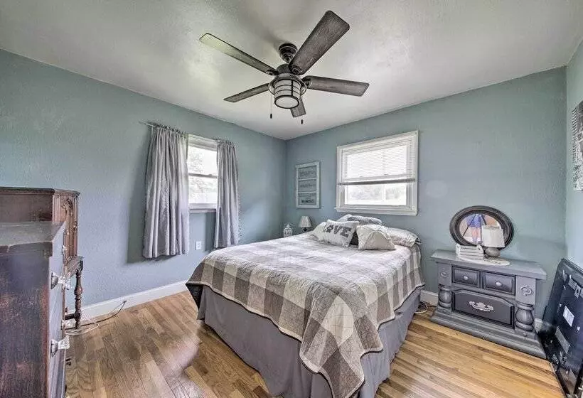 Traditional Country Home In De Soto W/ Yard!