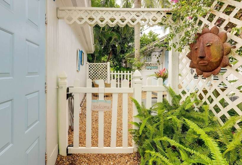 Tropical Cottage < 2 Mi To Hobe Sound Beach!