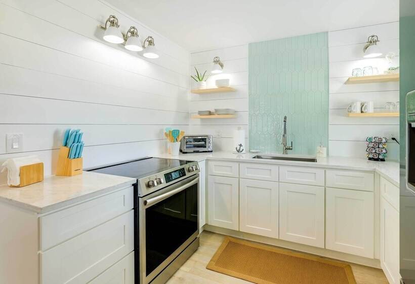 Tropical Cottage < 2 Mi To Hobe Sound Beach!