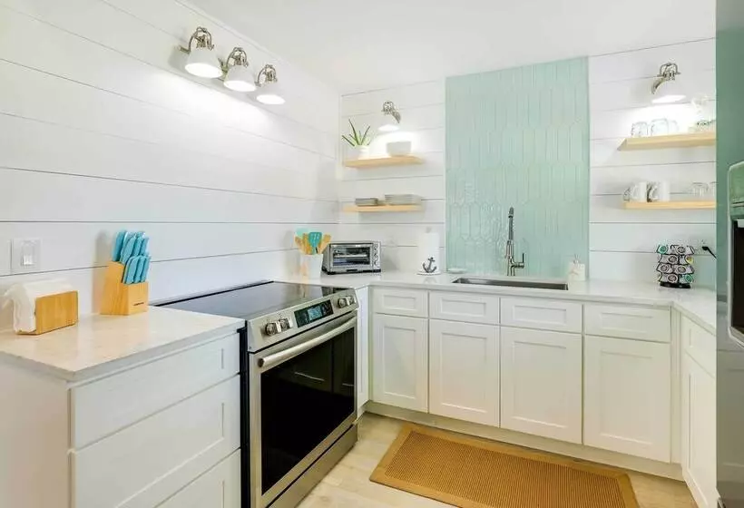 Tropical Cottage < 2 Mi To Hobe Sound Beach!