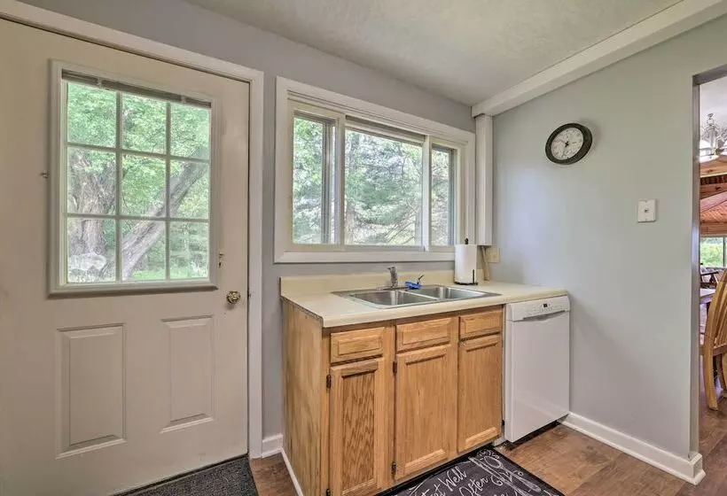 7 Mi To Nubs Nob: Lakefront Abode W/ Fire Pit!