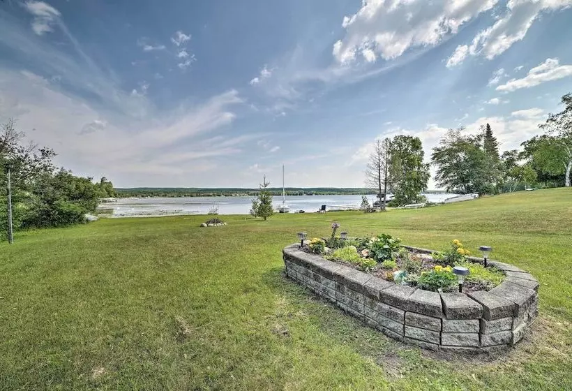 7 Mi To Nubs Nob: Lakefront Abode W/ Fire Pit!