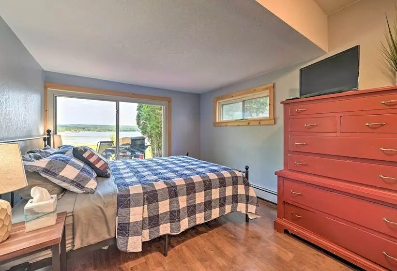 7 Mi To Nubs Nob: Lakefront Abode W/ Fire Pit!