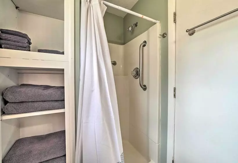 7 Mi To Nubs Nob: Lakefront Abode W/ Fire Pit!