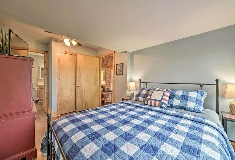 7 Mi To Nubs Nob: Lakefront Abode W/ Fire Pit!