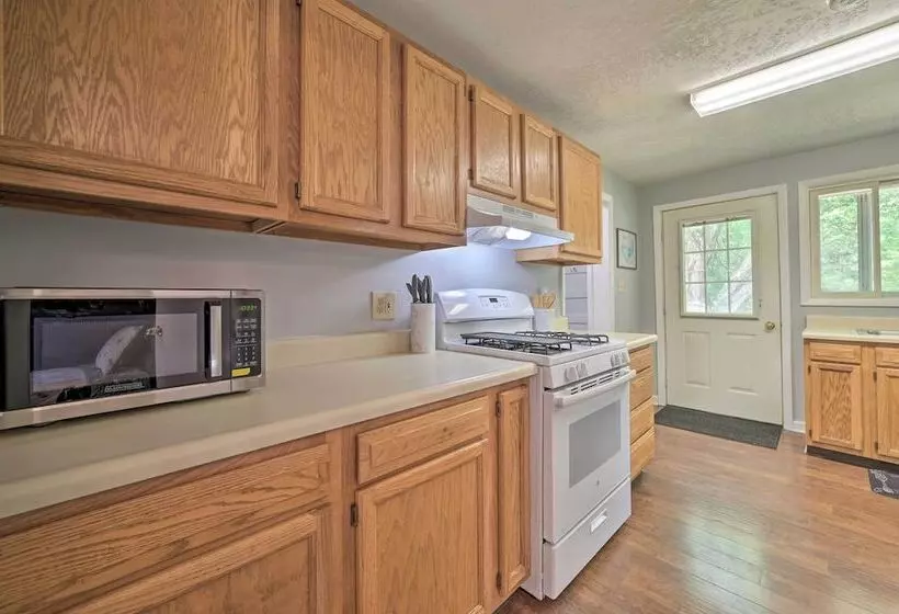 7 Mi To Nubs Nob: Lakefront Abode W/ Fire Pit!