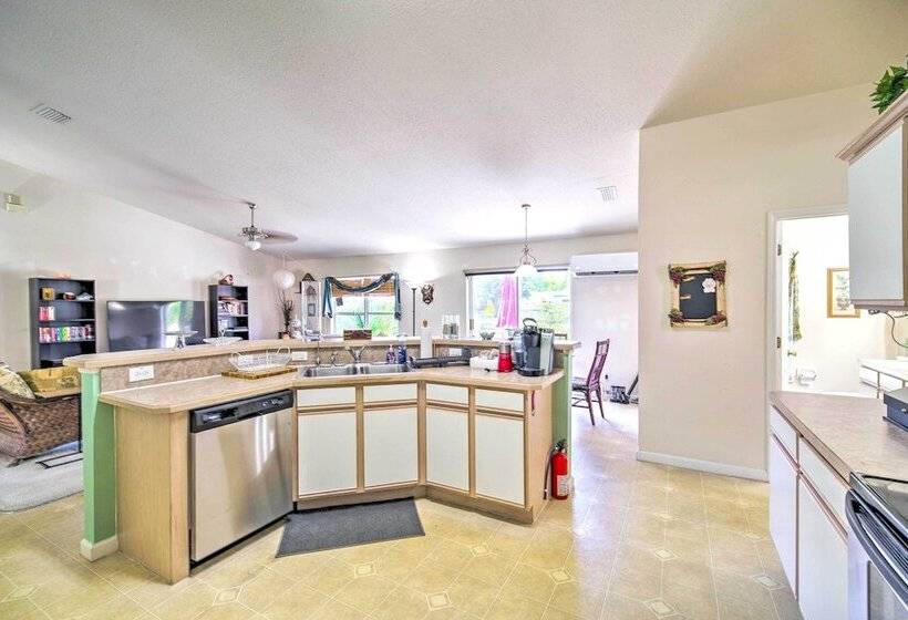 Banzai Palm Bay Home Near Parks & Beaches!