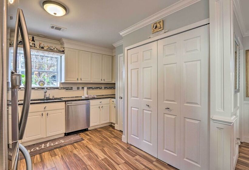 Bluffton Getaway W/ Fenced Yard: 7 Mi To Beach!